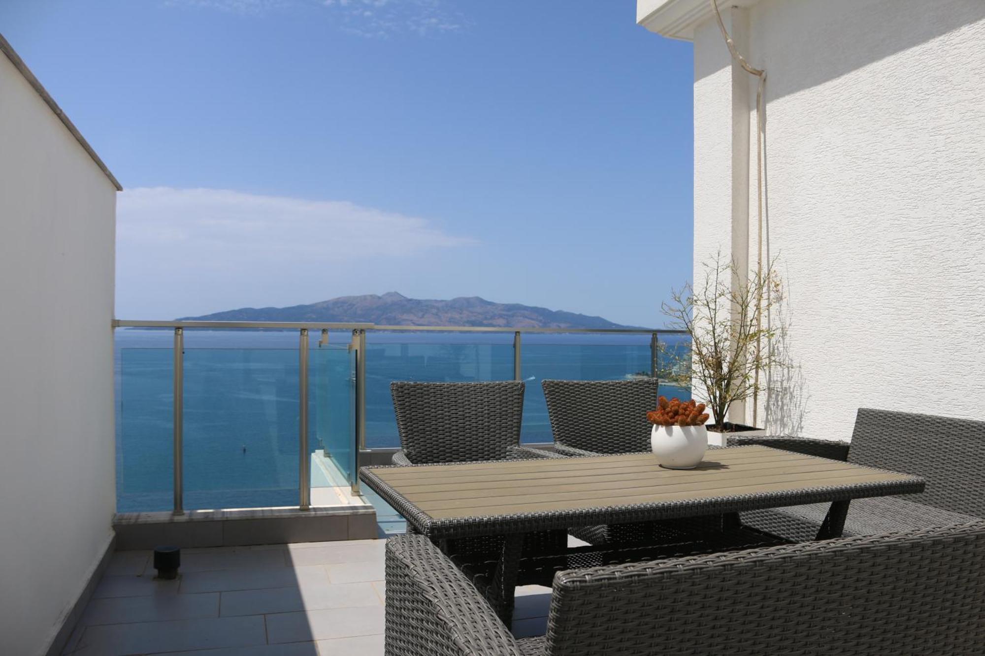 Апартаменты Rocknest Sea View Penthouse Саранда Экстерьер фото