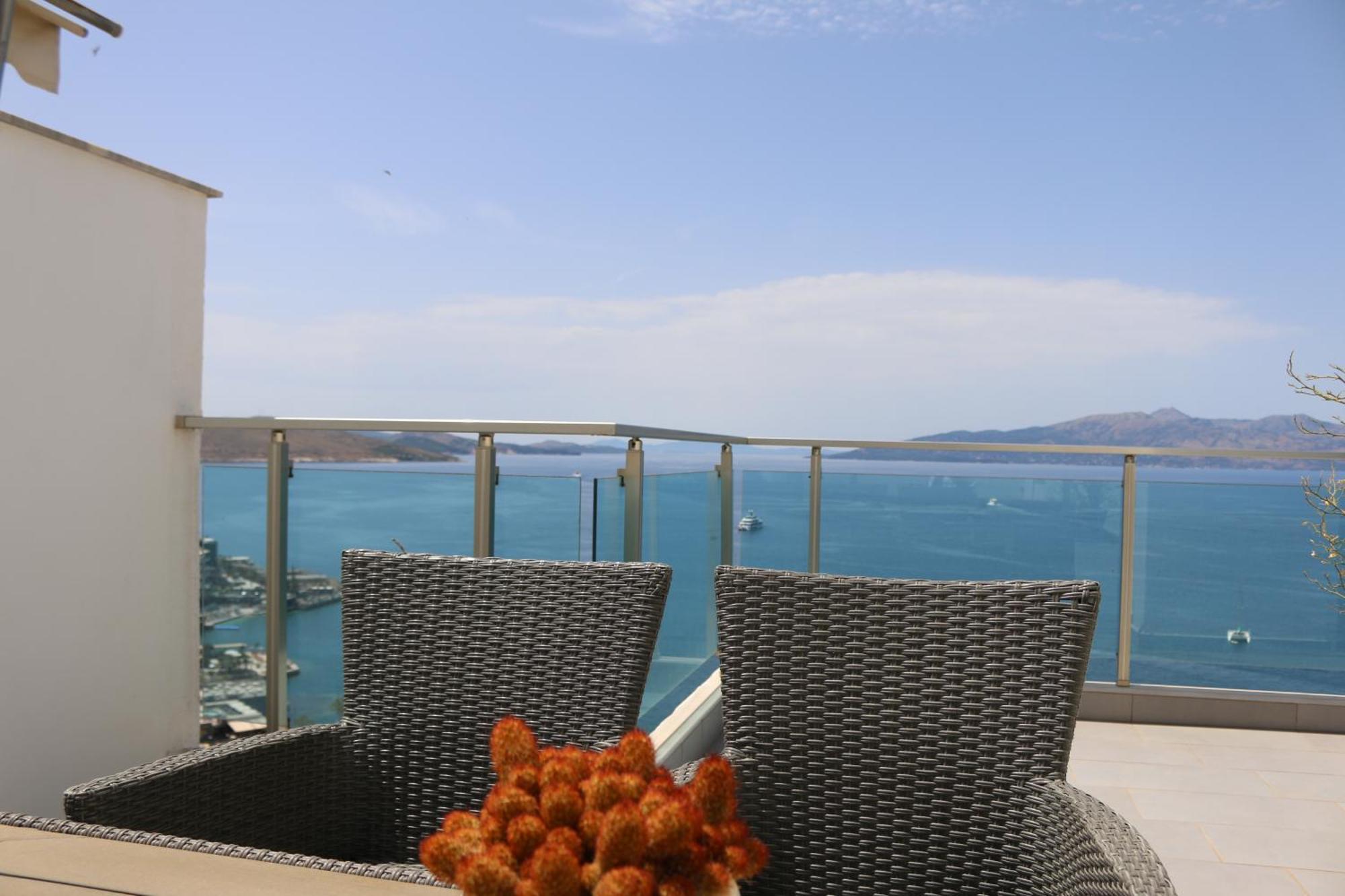 Апартаменты Rocknest Sea View Penthouse Саранда Экстерьер фото